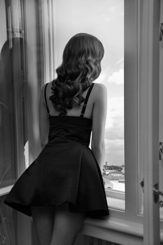 Czech the Woman – Fine Art Fashion Photography from Prague | Femininity & Elegance Portrait Series par Hikmat Wehbi, Photographie en vente sur Singulart