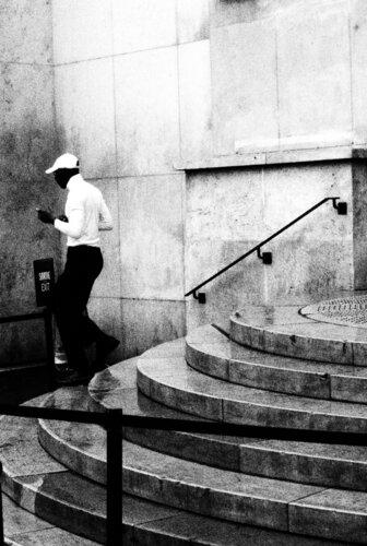 Hurry up by Phil Warin, 사진 for Sale on Singulart