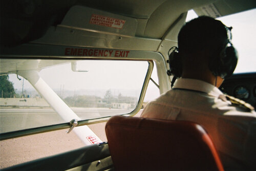 On the tarmac before taking off (Nazca Lines) par Louis Delattre, Photographie en vente sur Singulart