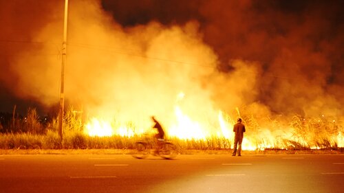 Urban Fire (01) de Phương Nguyễn, Fotografía a la venta en Singulart