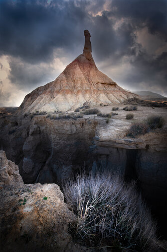 Monolith of the Pale Sky by Harek Frost, 写真 for Sale on Singulart