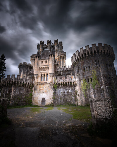 The Fallen Crown by Harek Frost, Photography for Sale on Singulart