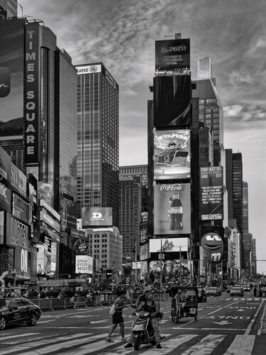 Times Square Views - New York von Fabian Kimmel, Fotografie kaufen auf Singulart