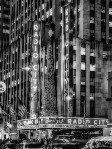 Radio City II - New York von Fabian Kimmel, Fotografie kaufen auf Singulart