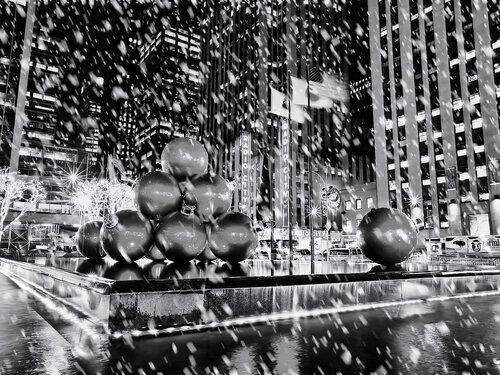 Xmas Balls NYC - New York di Fabian Kimmel, Fotografia in vendita su Singulart