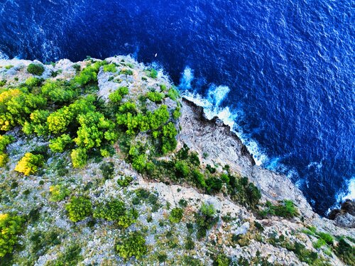 Cliffline Symphony - Mallorca par Fabian Kimmel, Photographie en vente sur Singulart