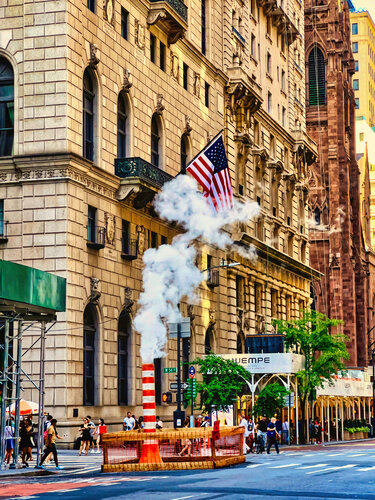 Steams on 5th Avenue II - New York par Fabian Kimmel, Photographie en vente sur Singulart