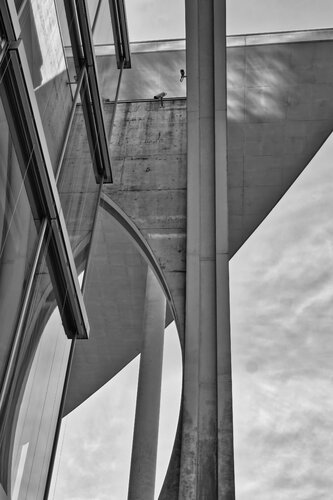 Structural Tension - Bauhaus Berlin von Fabian Kimmel, Fotografie kaufen auf Singulart
