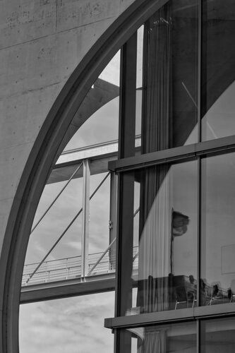 Hidden Axis - Bauhaus Berlin von Fabian Kimmel, Fotografie kaufen auf Singulart
