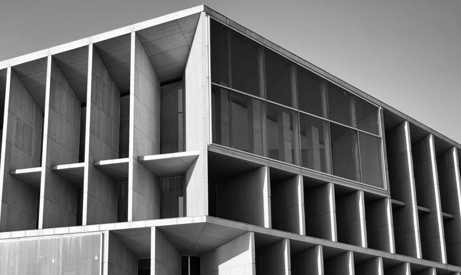 Vertical Balance - Bauhaus - Palma Fabian Kimmel Photographie à vendre