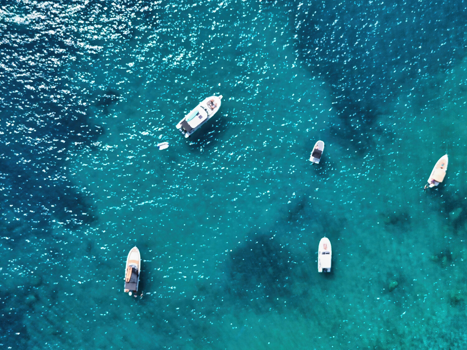 Azure Boats Drift Fabian Kimmel Photographie à vendre
