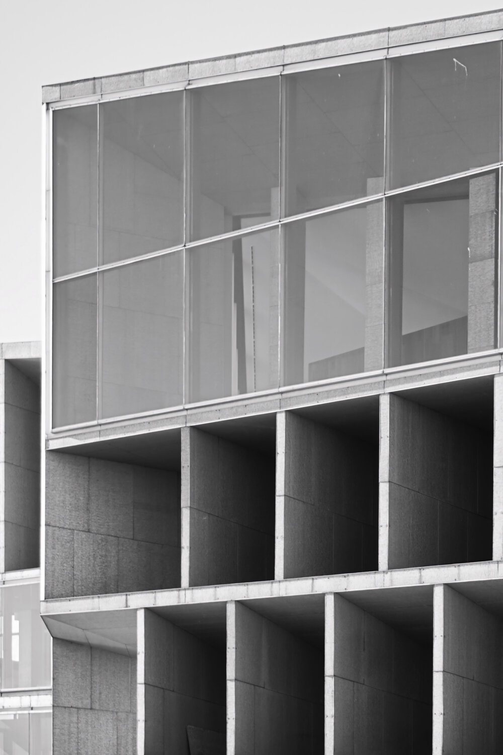 Layared Facade - Bauhaus - Palma Fabian Kimmel Photographie à vendre