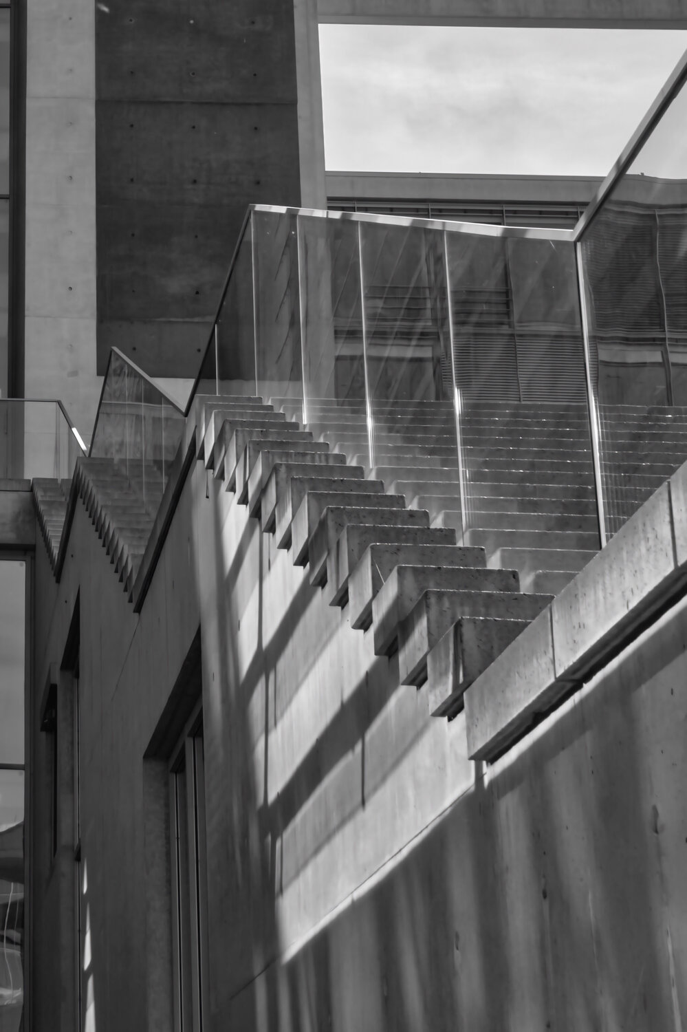 Light Between Walls - Bauhaus Berlin Fabian Kimmel Fotografie zu verkaufen