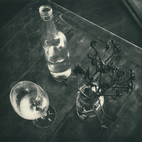 Still Life di Hilary Warren, Opera su carta in vendita su Singulart