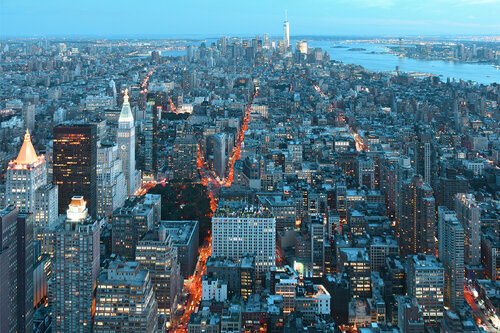 Manhatten zur blauen Stunde von Karsten Thormaehlen, Fotografie kaufen auf Singulart