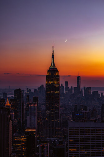 Lune sur Manhattan by Anthony Castelle, Photography for Sale on Singulart