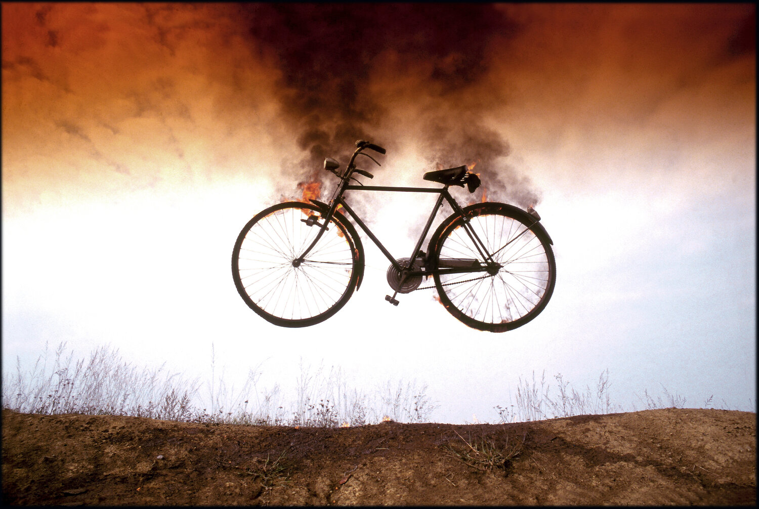 Burning bike Matjaz Preseren Fotografie zu verkaufen