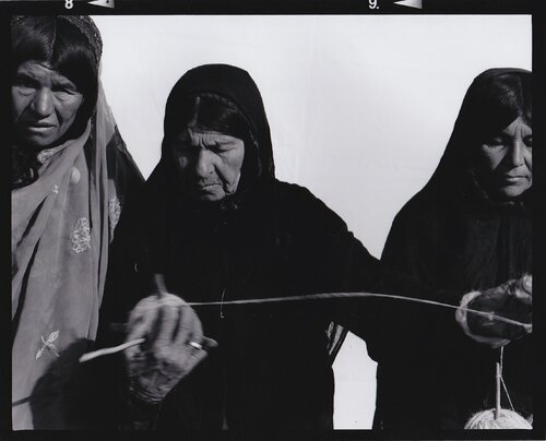 Weavers van Mamad Mossadegh, Fotografie te koop op Singulart