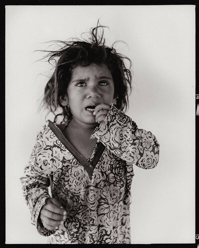 Crying girl von Mamad Mossadegh, Fotografie kaufen auf Singulart