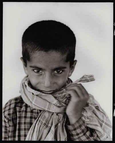 Shy boy von Mamad Mossadegh, Fotografie kaufen auf Singulart