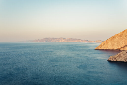 "surfaces" Folégandros - Cyclades di Laurent Parienti, Fotografia in vendita su Singulart