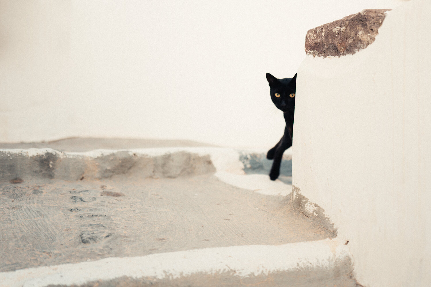 "Cache cache" - Santorin Laurent Parienti Fotografía en venta
