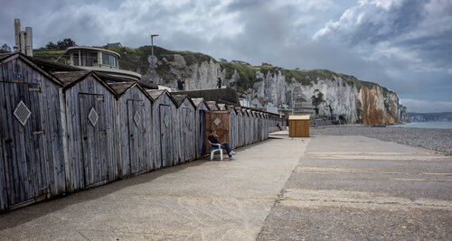 Timeless bathing cabins 1 di GERARD DI LUCCIO, Fotografia in vendita su Singulart