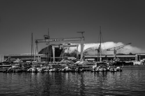 Chantiers navals emblématiques 2 von GERARD DI LUCCIO, Fotografie kaufen auf Singulart