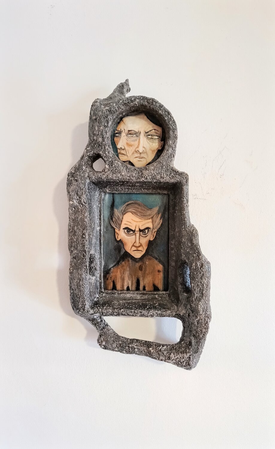 Faces (acrylic framed on synth stone sculpture) Edo Hessegatti Originalgemälde zu verkaufen