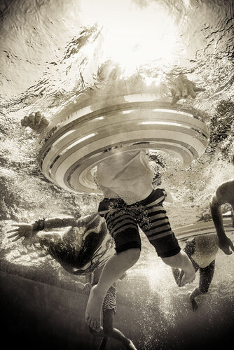 The Deep End of Summer par Tom Hussey, Photographie en vente sur Singulart