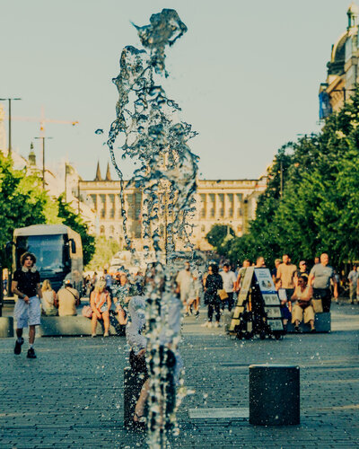Street fountain van Anton Dinev, Fotografie te koop op Singulart