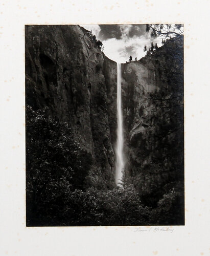 Bridal Veil Falls, Yosemite de Thomas McCartney, Fotografía a la venta en Singulart