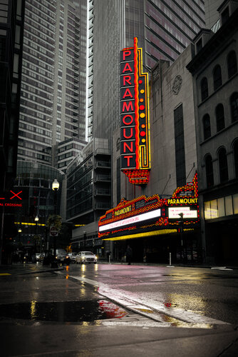 Boston Noir – The Paramount Glow de Tim Goger, Fotografía a la venta en Singulart