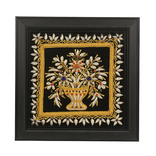 Royal Floral Vase Zardozi Embroidery van SHAMA PARVEEN, Textiel te koop op Singulart