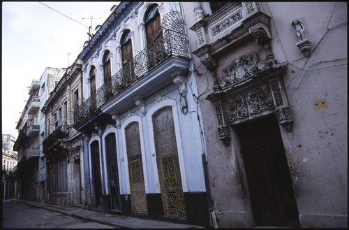 Architecture, Old Havana, Cuba di Paul Cooklin, Fotografia in vendita su Singulart