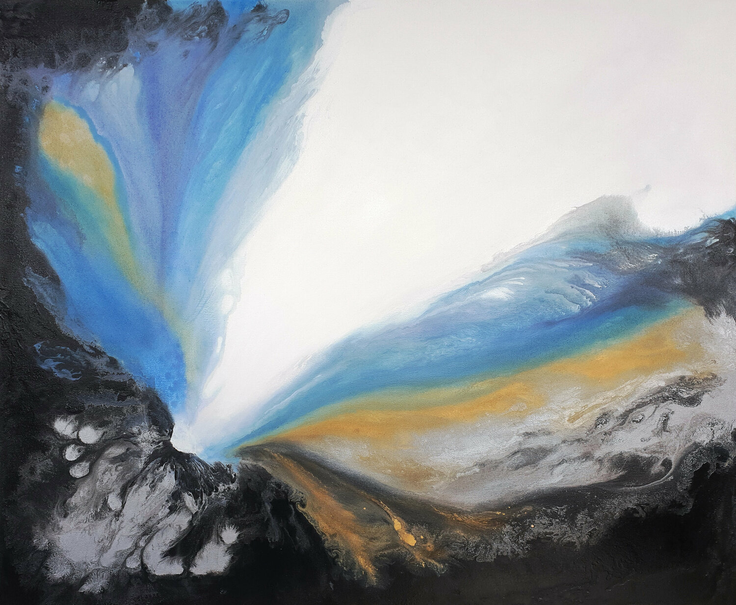 Sun Shines Bright on Ice Rina Ritzi