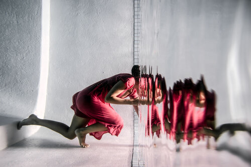 Mirror - Geneviève di Robin Cerutti, Fotografia in vendita su Singulart