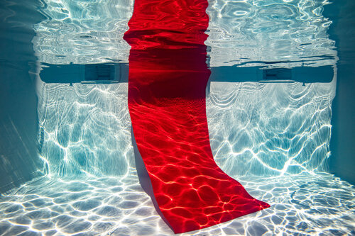 Mirror – Crimson Flow van Robin Cerutti, Fotografie te koop op Singulart