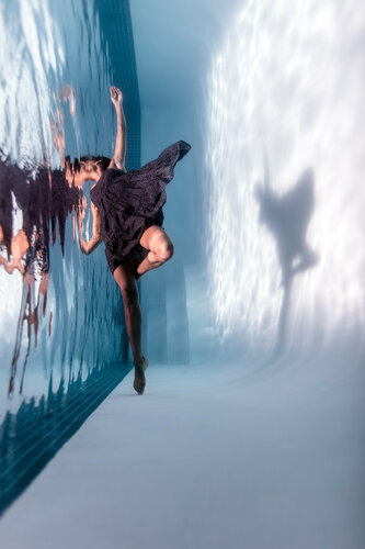 Mirror - Celia - 8252 di Robin Cerutti, Fotografia in vendita su Singulart