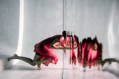 Mirror - Geneviève (40x 60 in) di Robin Cerutti, Fotografia in vendita su Singulart