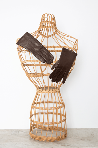 Hands Off von Ann Bubis, Skulptur kaufen auf Singulart