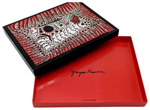 Assiette : Des hordes de femmes attendent l'amour, mais les hommes partent toujours by Yayoi Kusama, Sculpture for Sale on Singulart