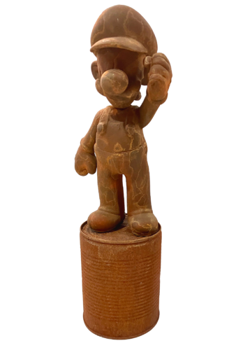 Figurine LUIGI de MARIO KART rouillée sur boite de conserve van Gilles Pierre, Beeldhouwwerk te koop op Singulart