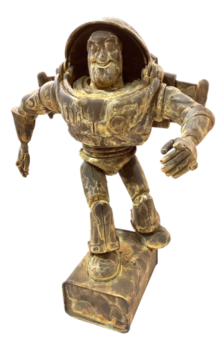 BUZZ l'éclair Sculpture  rouillée / Figurine TOY STORY relookée de Gilles Pierre, Escultura a la venta en Singulart
