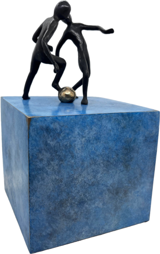 Les petits champions... "BLEU TURQUOISE" 2/8 (série : Terre d’enfants 2022) van Olivier Messas, Beeldhouwwerk te koop op Singulart