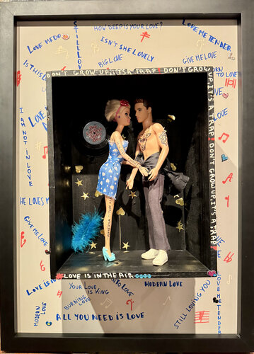Pop art Barbie : Love is in the air! de RAPH, Escultura a la venta en Singulart