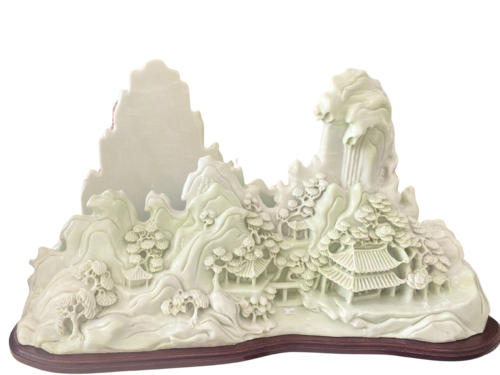Viet Nam marble scenery sculpture von Mai Xuan Phuc, Skulptur kaufen auf Singulart
