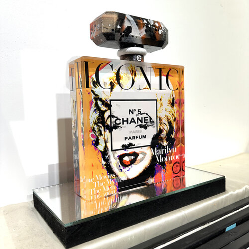Flacon Chanel n°5, Marilyn Monroe, orange di Patrick Cornée, Scultura in vendita su Singulart