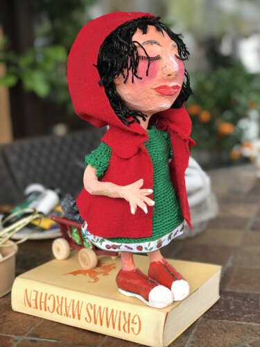 Rotkäppchen und Wolfi von Simone Hübner-Schwinn, Skulptur kaufen auf Singulart
