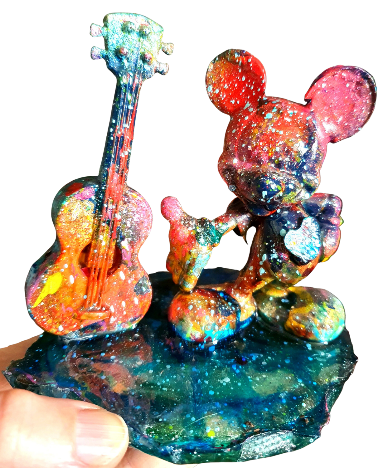 Mickey mouse with the heart and the guitar Karibou Scultura in vendita